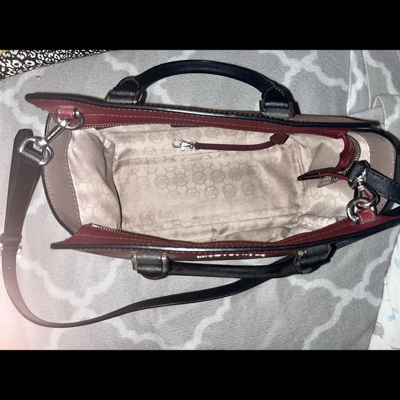 Michael Kors cross body/ hand bag - Picture 3 of 3